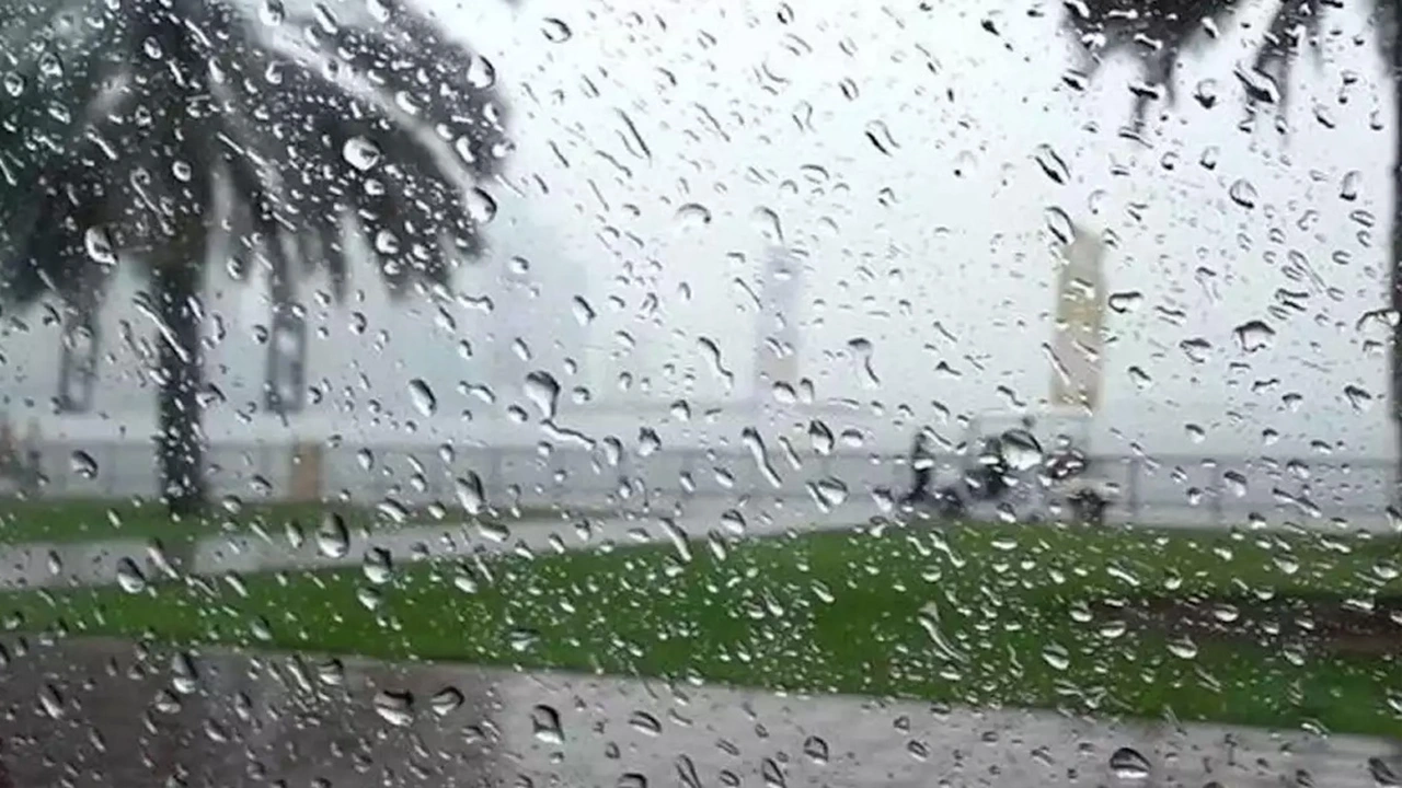 تقلبات جوية مفاجئة.. منخفض جوي يضرب المحافظات بأمطار غزيرة ورياح قوية